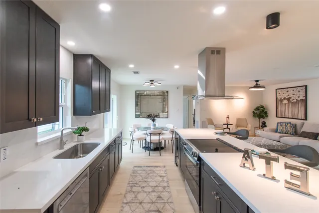 $440,000 | 5326 De Lange Lane, Houston, TX 77092