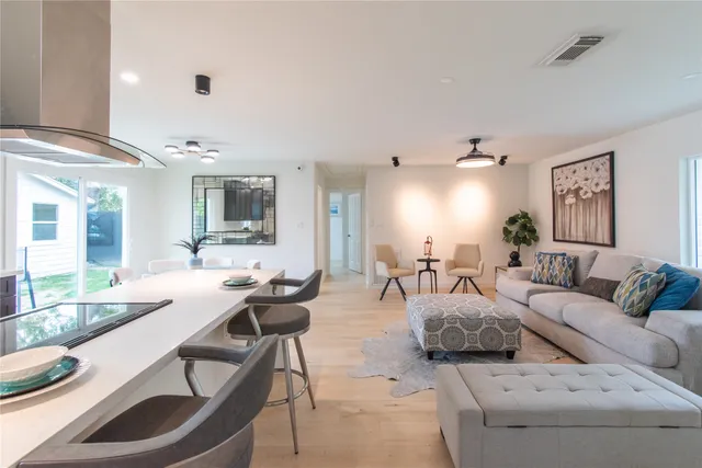 $440,000 | 5326 De Lange Lane, Houston, TX 77092