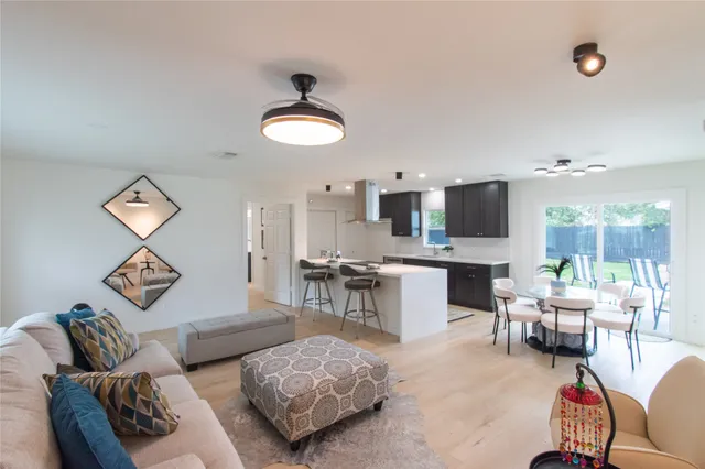 $440,000 | 5326 De Lange Lane, Houston, TX 77092