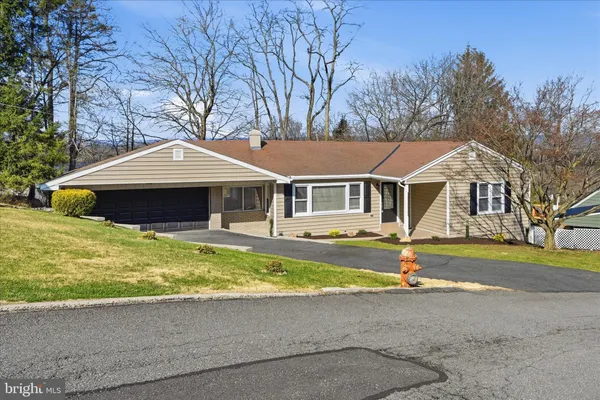 $299,900 | 115 Mahantongo Drive, Pottsville, PA 17901