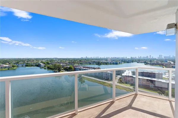 $2,300 | 1351 Northeast Miami Gardens Drive, Unit 1506E, Miami, FL 33179