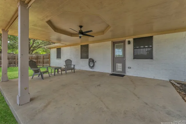 a view of a livingroom with furniture and a ceiling fan