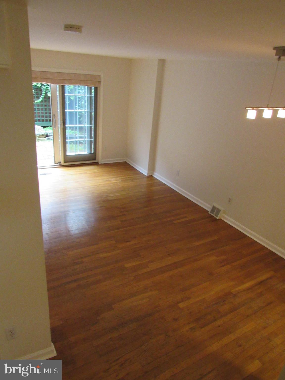 419 Quince Street Philadelphia, PA 19147 - Photo 5 of 31 Sliders to yard