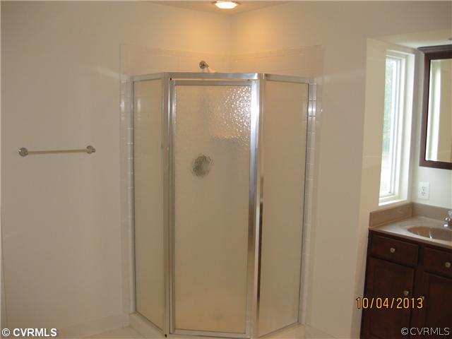 5108 Ridge Road Spotsylvania, VA 22551 - Photo 11 of 19 Master Bath