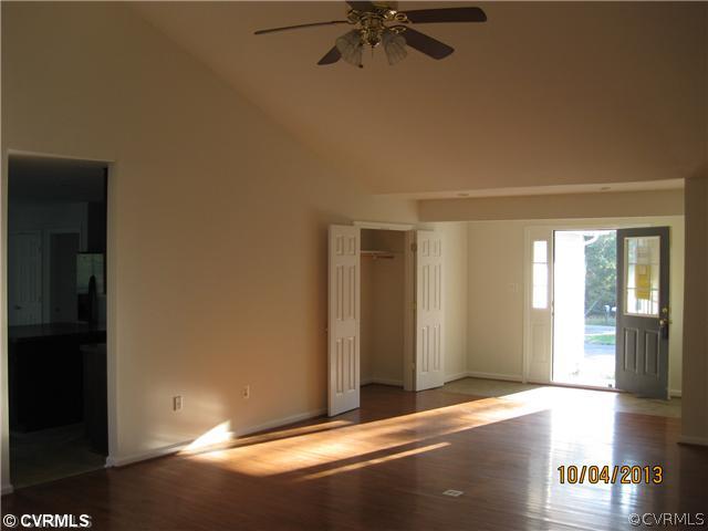 5108 Ridge Road Spotsylvania, VA 22551 - Photo 4 of 19 Den/Family/Great Room