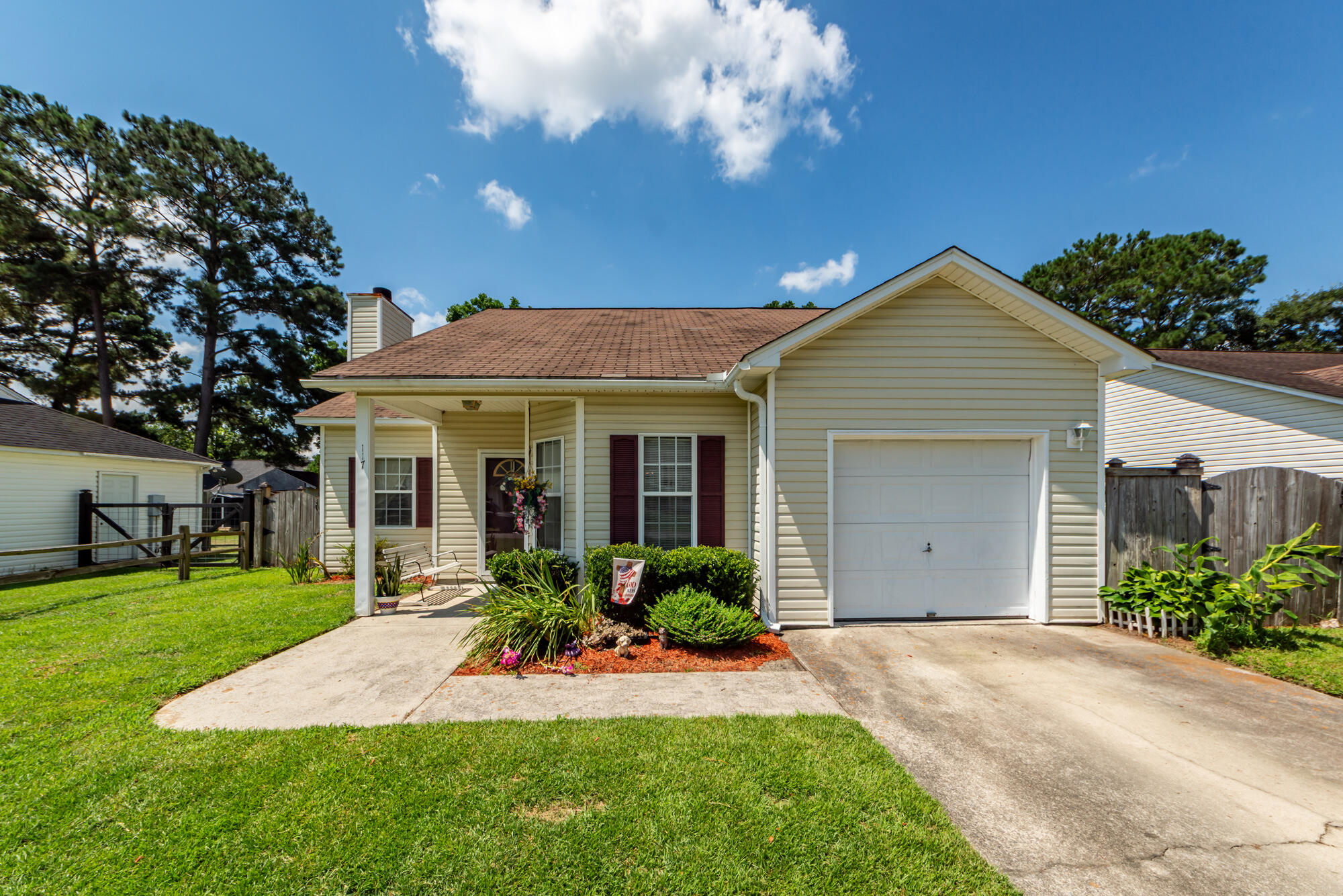 117 Coventry Road Summerville, SC 29486 - Photo 1 of 30 01