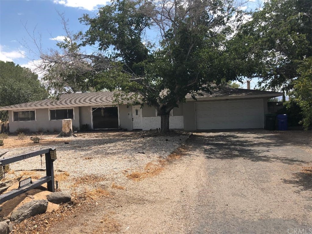 19075 Tecumseh Road Apple Valley, CA 92307 - Photo 1 of 1