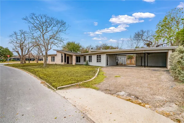 $299,000 | 1419 South 11th Street, Kingsville, TX 78363