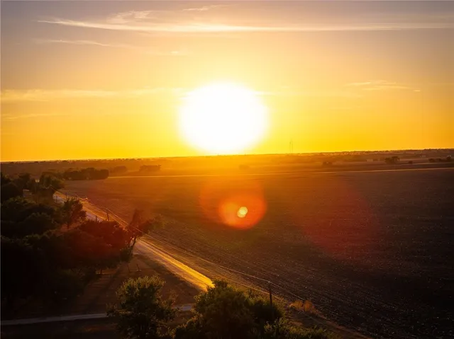 $675,000 | 301 Star Dust, Woodway, TX 76712