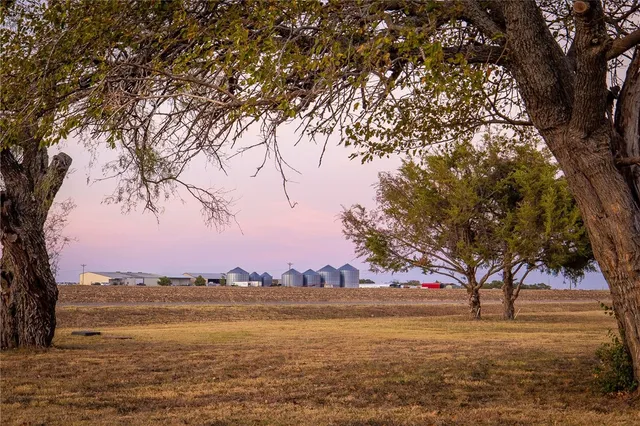 $675,000 | 301 Star Dust, Woodway, TX 76712