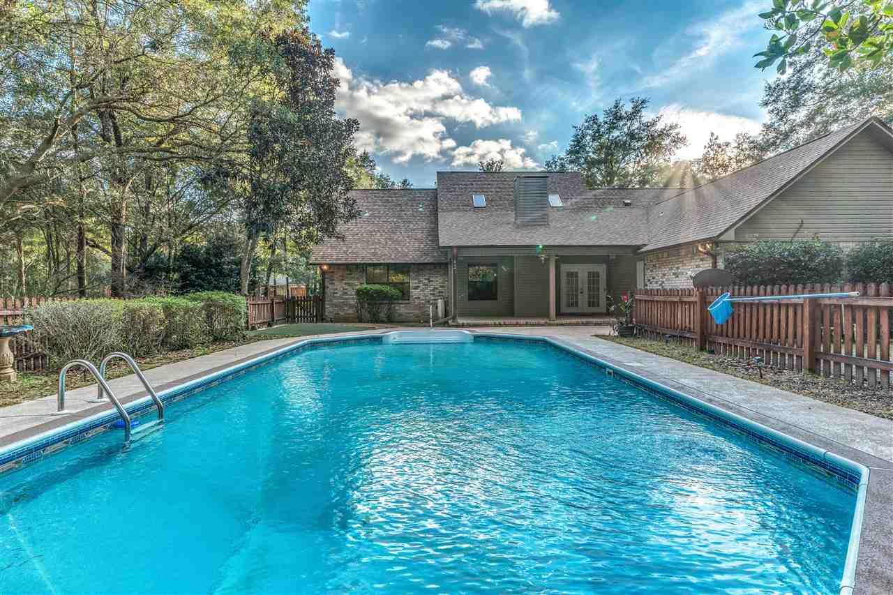 5599 Fox Fire Road Milton, FL 32570 - Photo 4 of 48 Gallery Image 4
