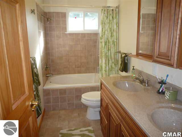 945 Glencoe Road Alma, MI 48801 - Photo 6 of 11 1768923-5.JPG