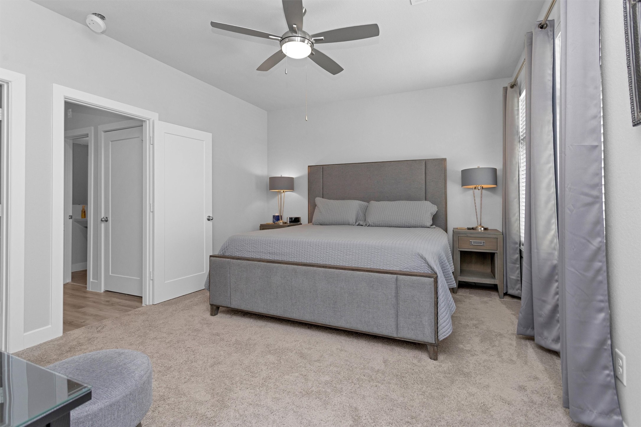 454 South Centro Circle Conroe, TX 77385 - Photo 25 of 34 a room with a bed and a chandelier