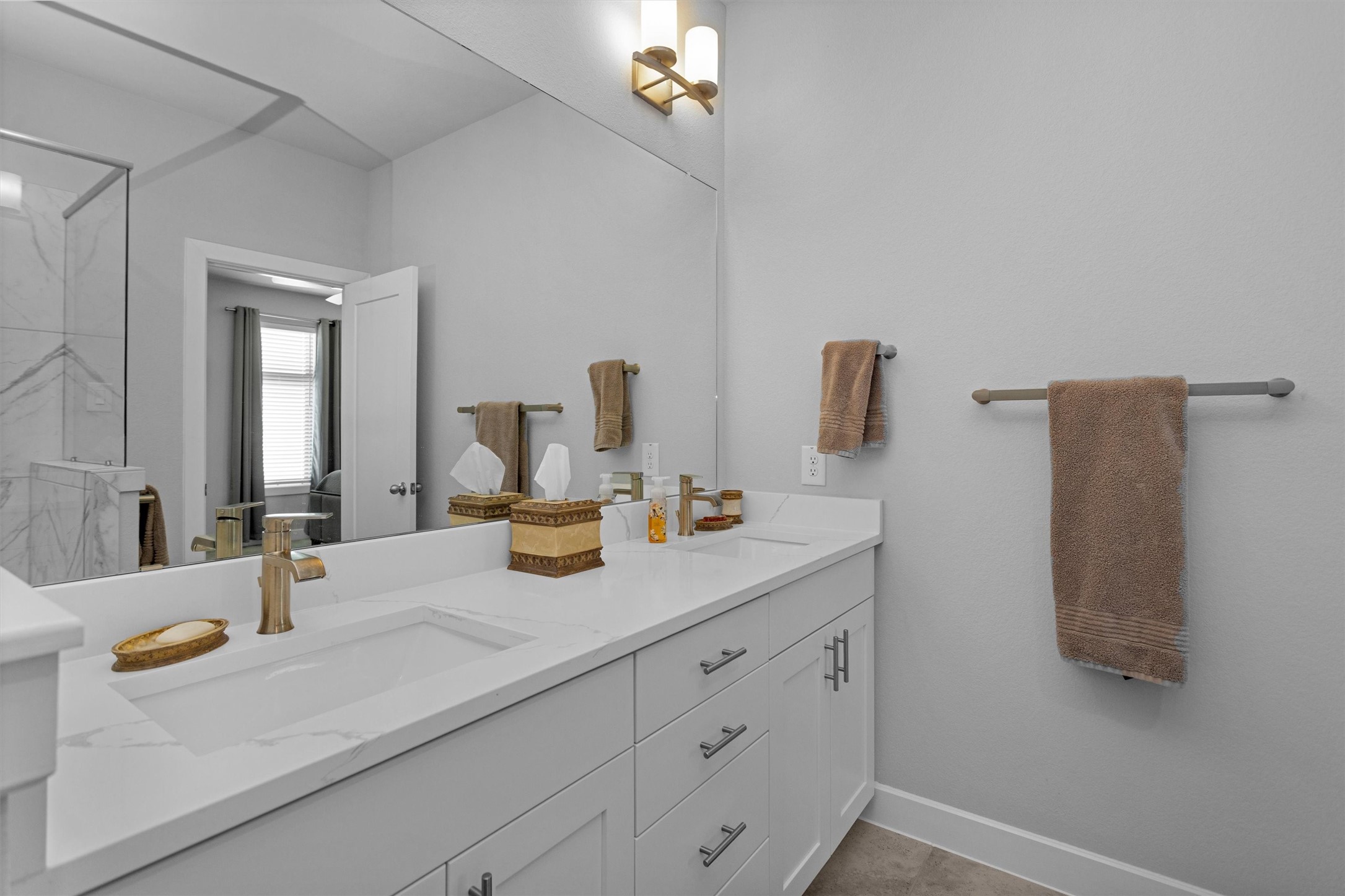 454 South Centro Circle Conroe, TX 77385 - Photo 30 of 34 a bathroom with a sink and a mirror