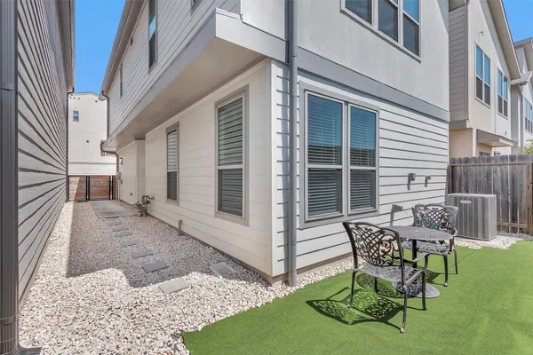 $325,000 | 454 South Centro Circle, Conroe, TX 77385