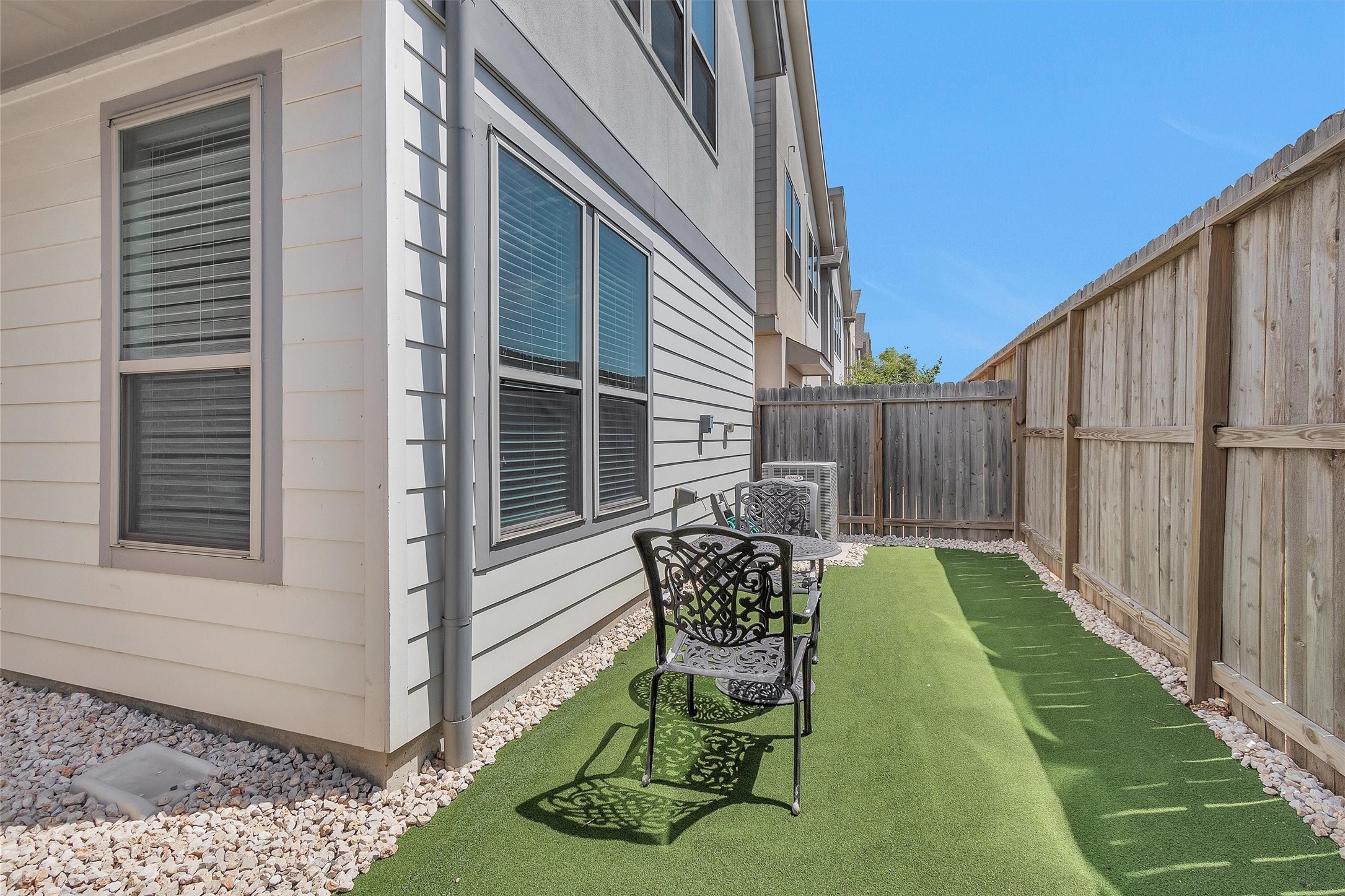 454 South Centro Circle Conroe, TX 77385 - Photo 32 of 34 a balcony with table and chairs