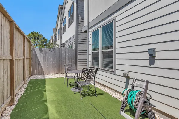 $325,000 | 454 South Centro Circle, Conroe, TX 77385