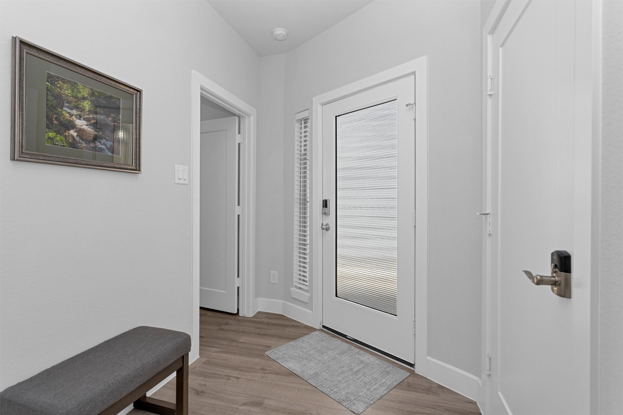 454 South Centro Circle Conroe, TX 77385 - Photo 5 of 34 an empty room with wooden door