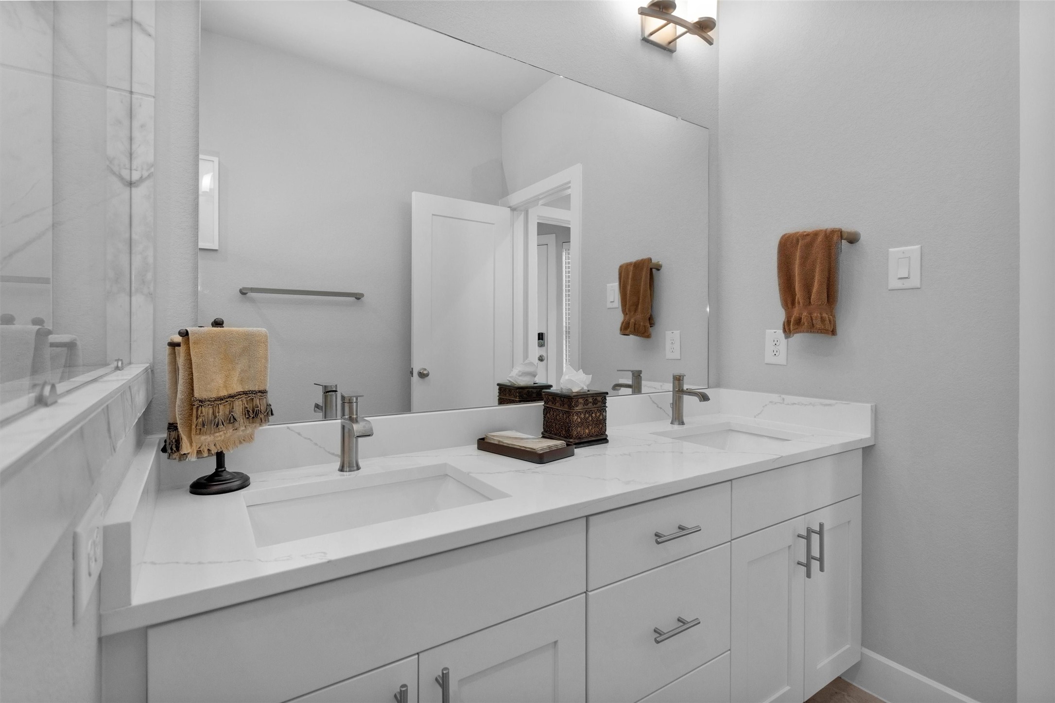 454 South Centro Circle Conroe, TX 77385 - Photo 10 of 34 a bathroom with a sink and a mirror