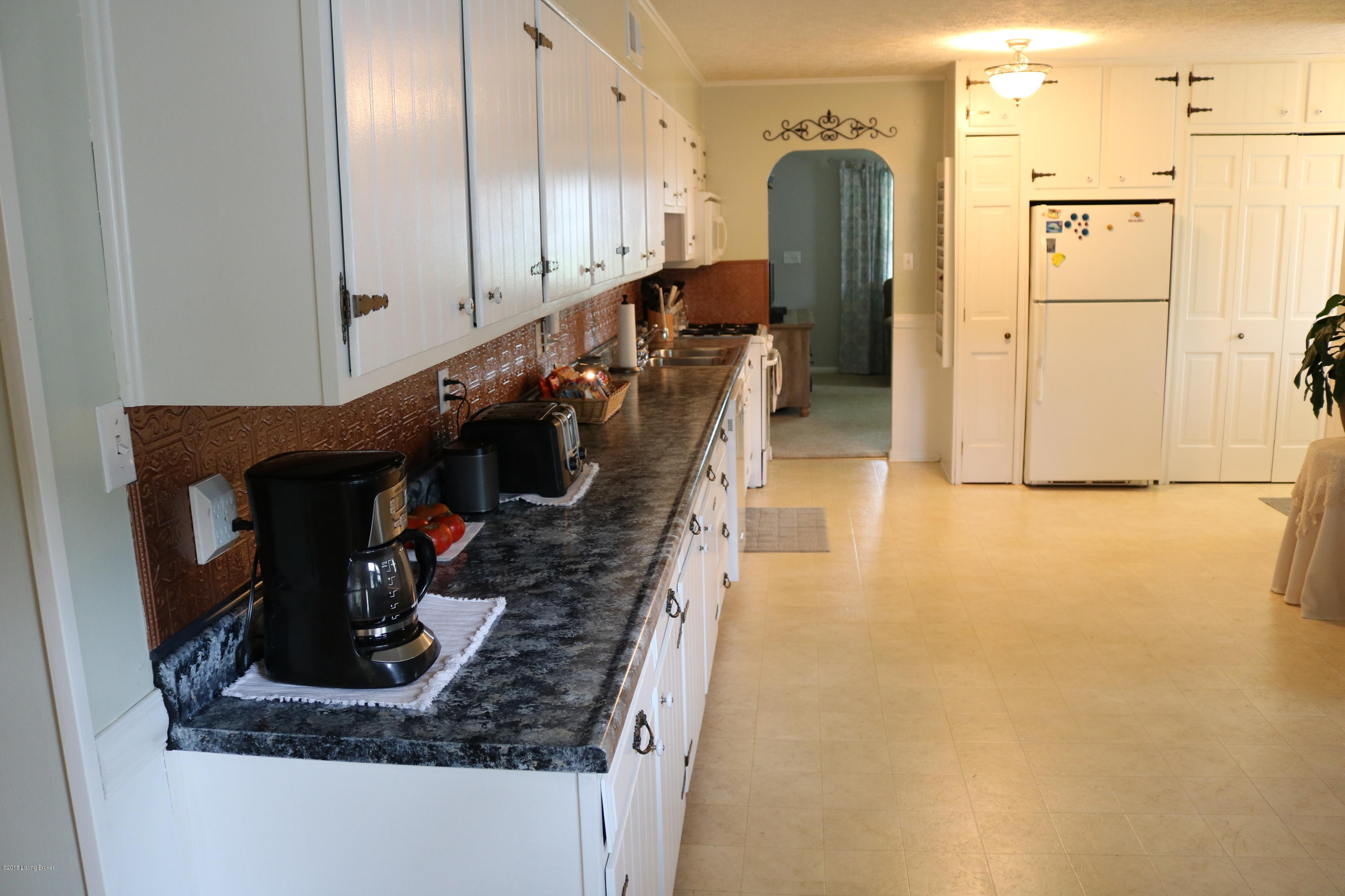 9411 Cornflower Road Louisville, KY 40272 - Photo 20 of 28 IMG_1721