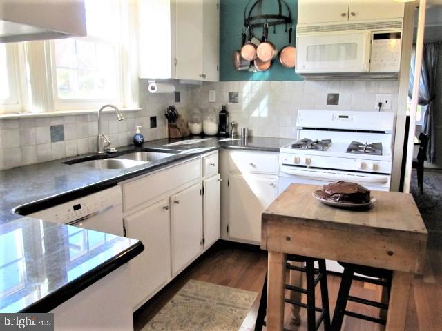 513 Forest View Road Linthicum, MD 21090 - Photo 19 of 47 Large bright windows in kitchen!