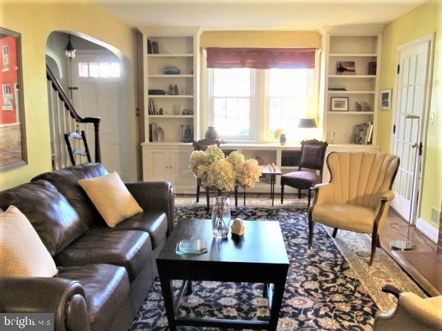 513 Forest View Road Linthicum, MD 21090 - Photo 9 of 47 Beautiful built-in shelving!