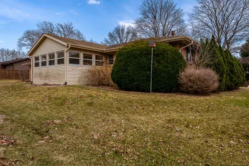 1110 Roxbury Close Rockford, IL 61107 - Photo 36 of 36 a view of a house with a yard