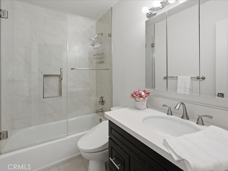9735 Vía Roma Burbank, CA 91504 - Photo 19 of 36