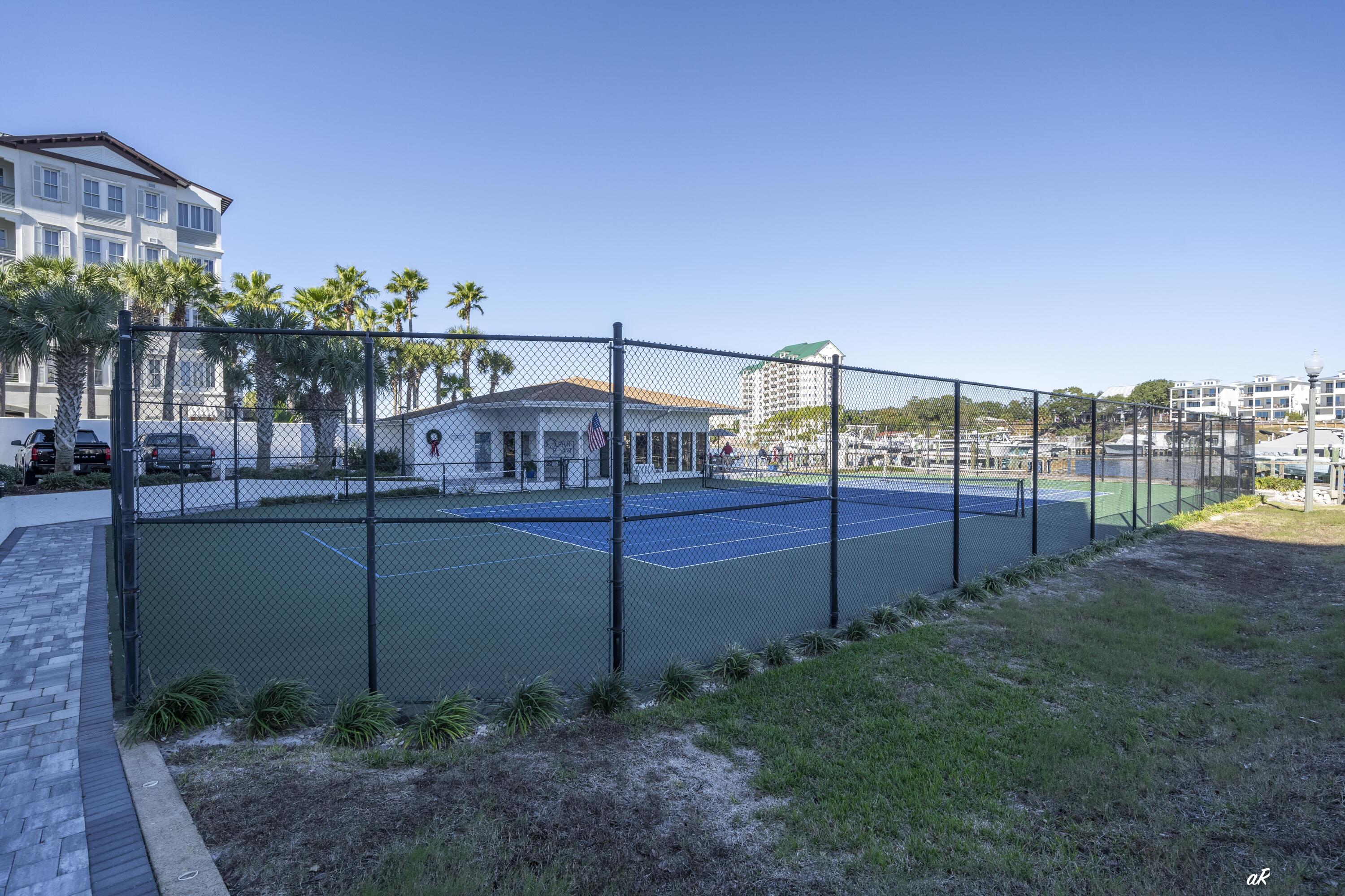 30 Moreno Point Road, Unit 404A Destin, FL 32541 - Photo 42 of 52 a view of a backyard