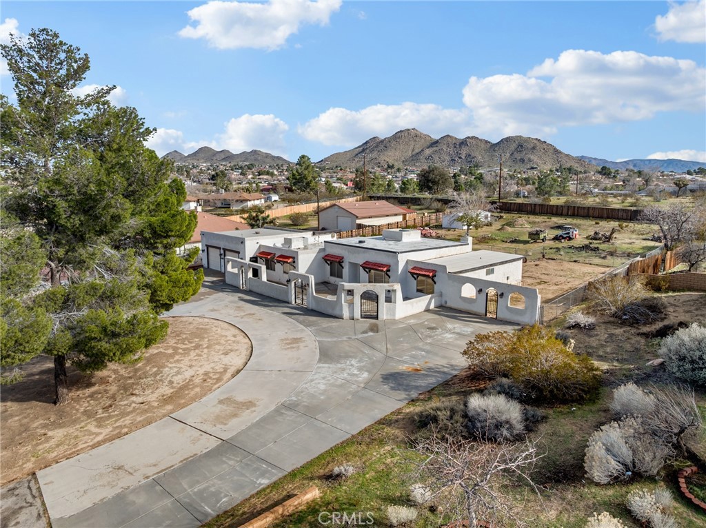 15485 Chole Road Apple Valley, CA 92307 - Photo 5 of 60 a view of a houses with a yard