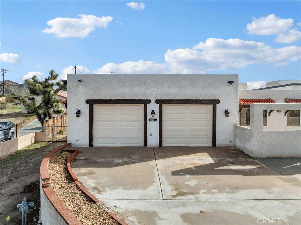 15485 Chole Road Apple Valley, CA 92307 - Photo 52 of 60 a view of a house with entertaining space
