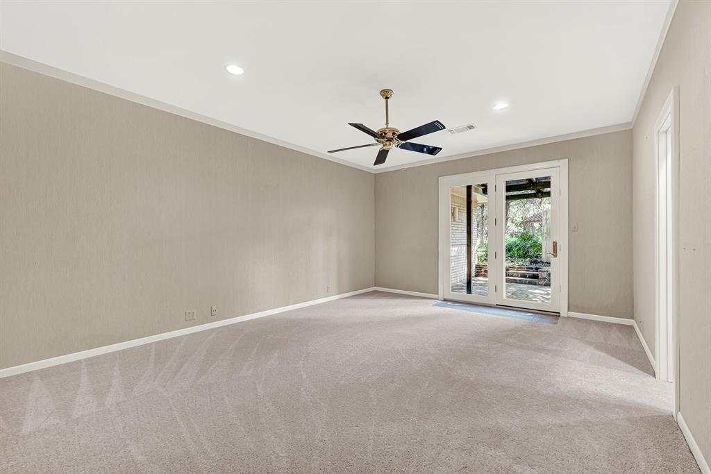 933 Mobley Road Cedar Hill, TX 75104 - Photo 23 of 40 Bedroom with private patio entrance, en suite full bathroom and walk in closet.