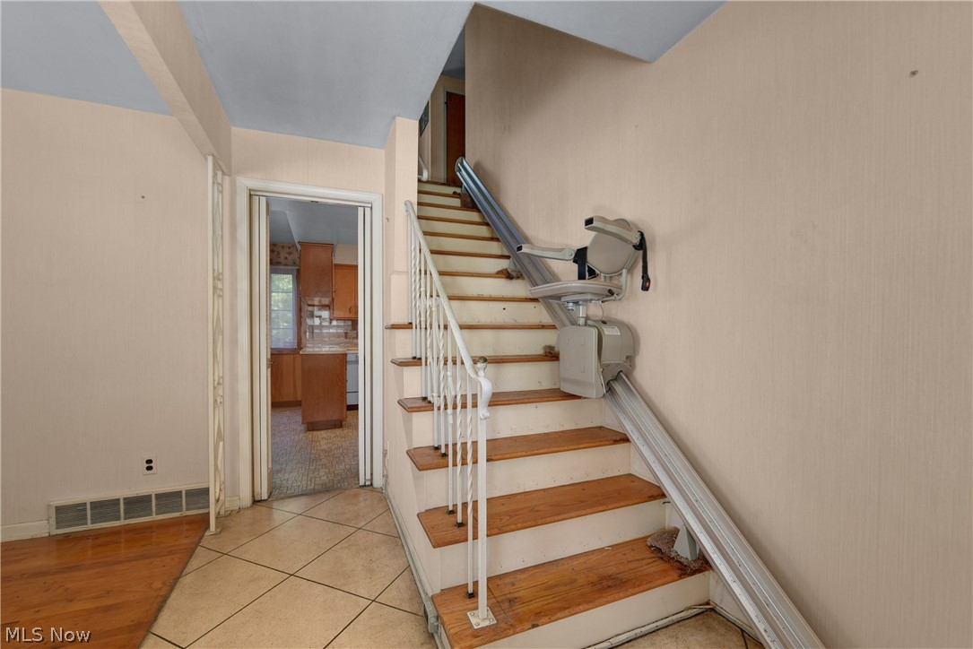 15735 Fenemore Road Cleveland, OH 44112 - Photo 2 of 34 Gallery Image 2
