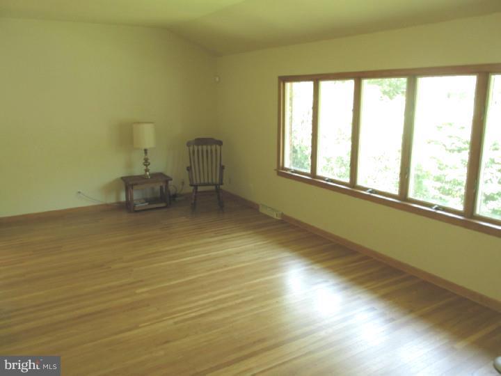 509 Howard Road Cherry Hill, NJ 08034 - Photo 3 of 21