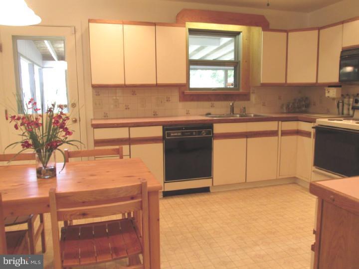 509 Howard Road Cherry Hill, NJ 08034 - Photo 4 of 21