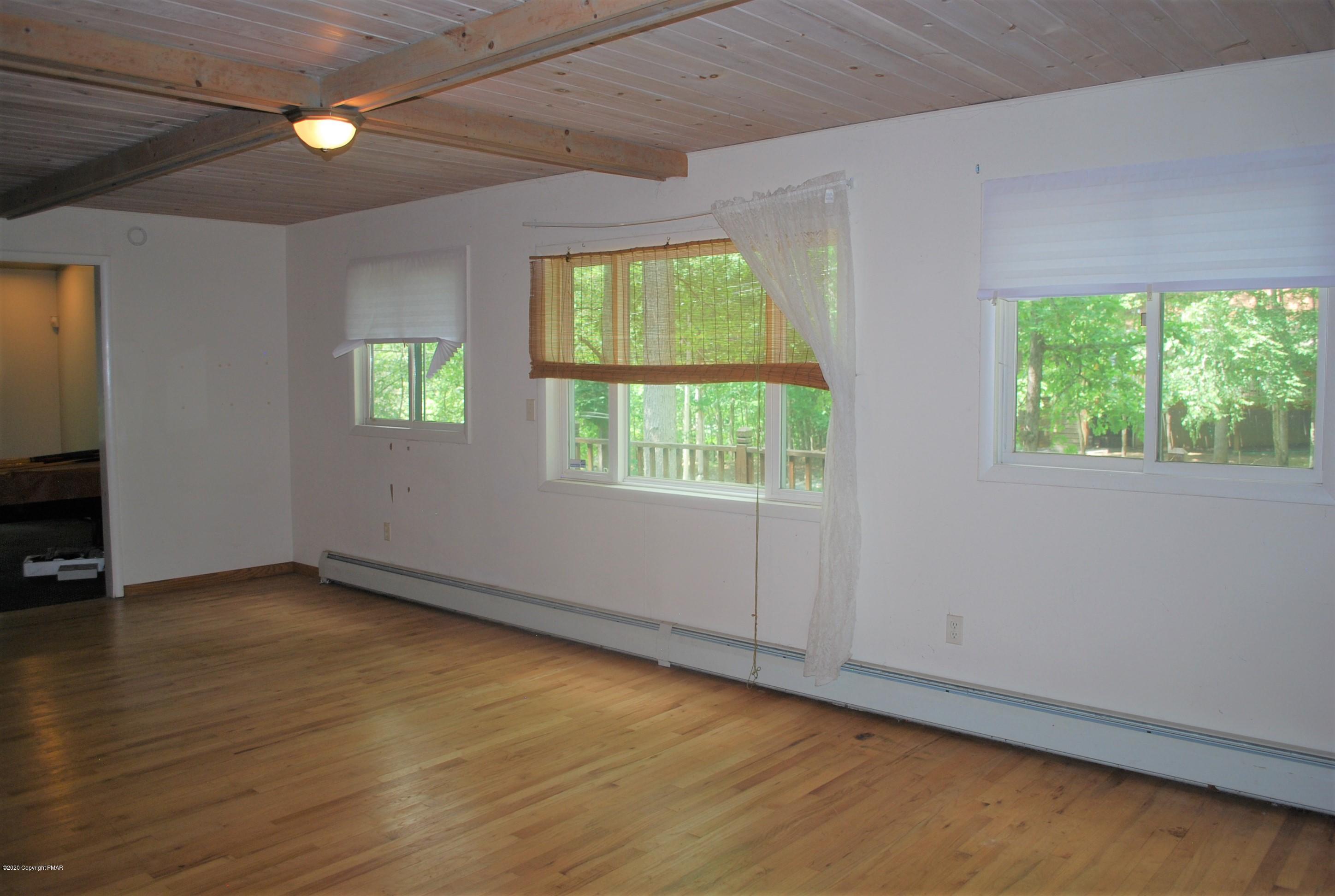 6164 Decker Road Bushkill, PA 18324 - Photo 8 of 28 DSC_0262a