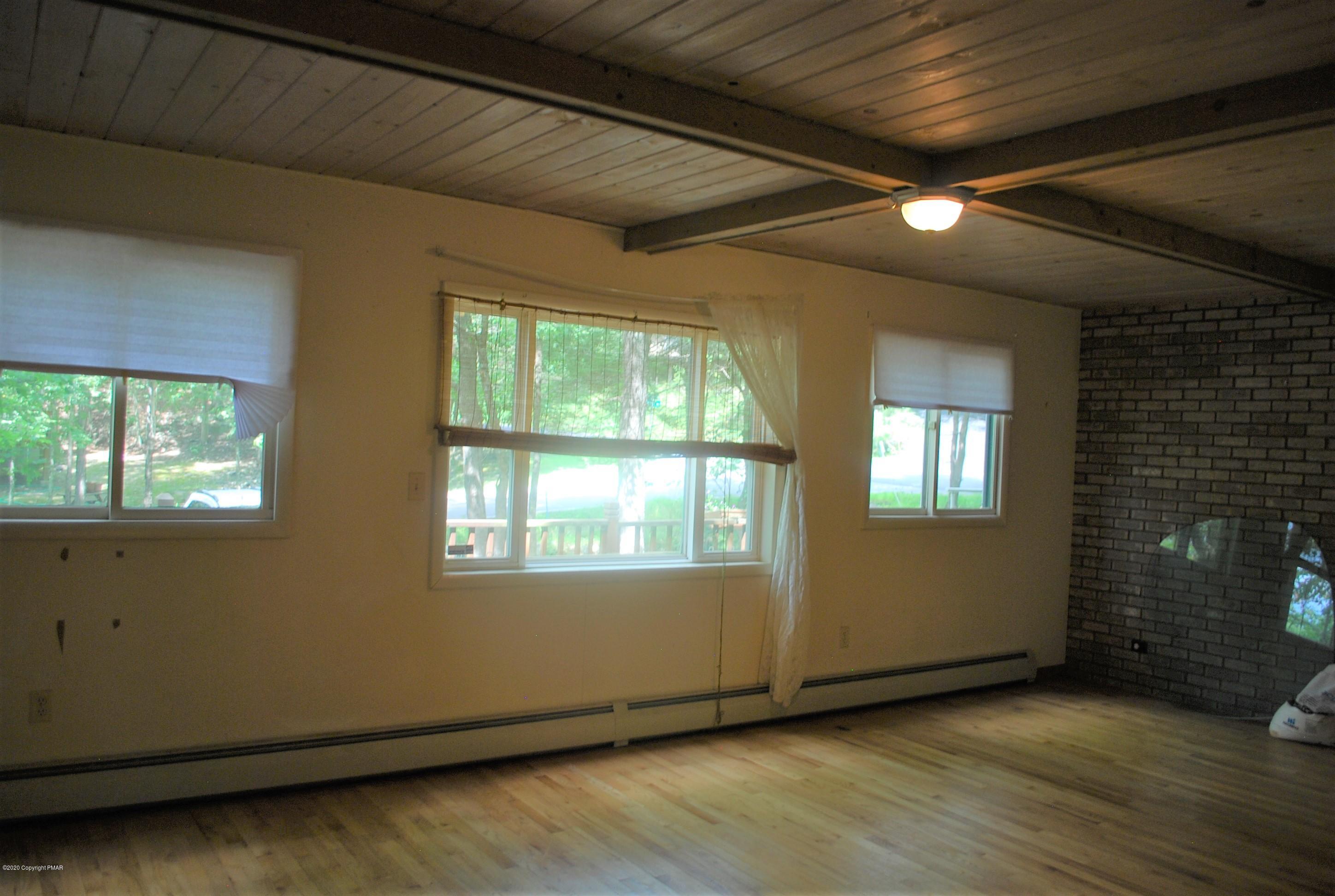 6164 Decker Road Bushkill, PA 18324 - Photo 9 of 28 DSC_0261a