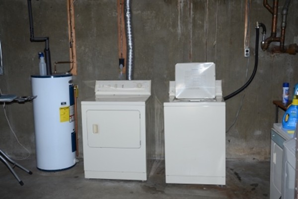 91 Jeffrey Road Springfield, MA 01119 - Photo 29 of 30 a utility room with dryer and washer