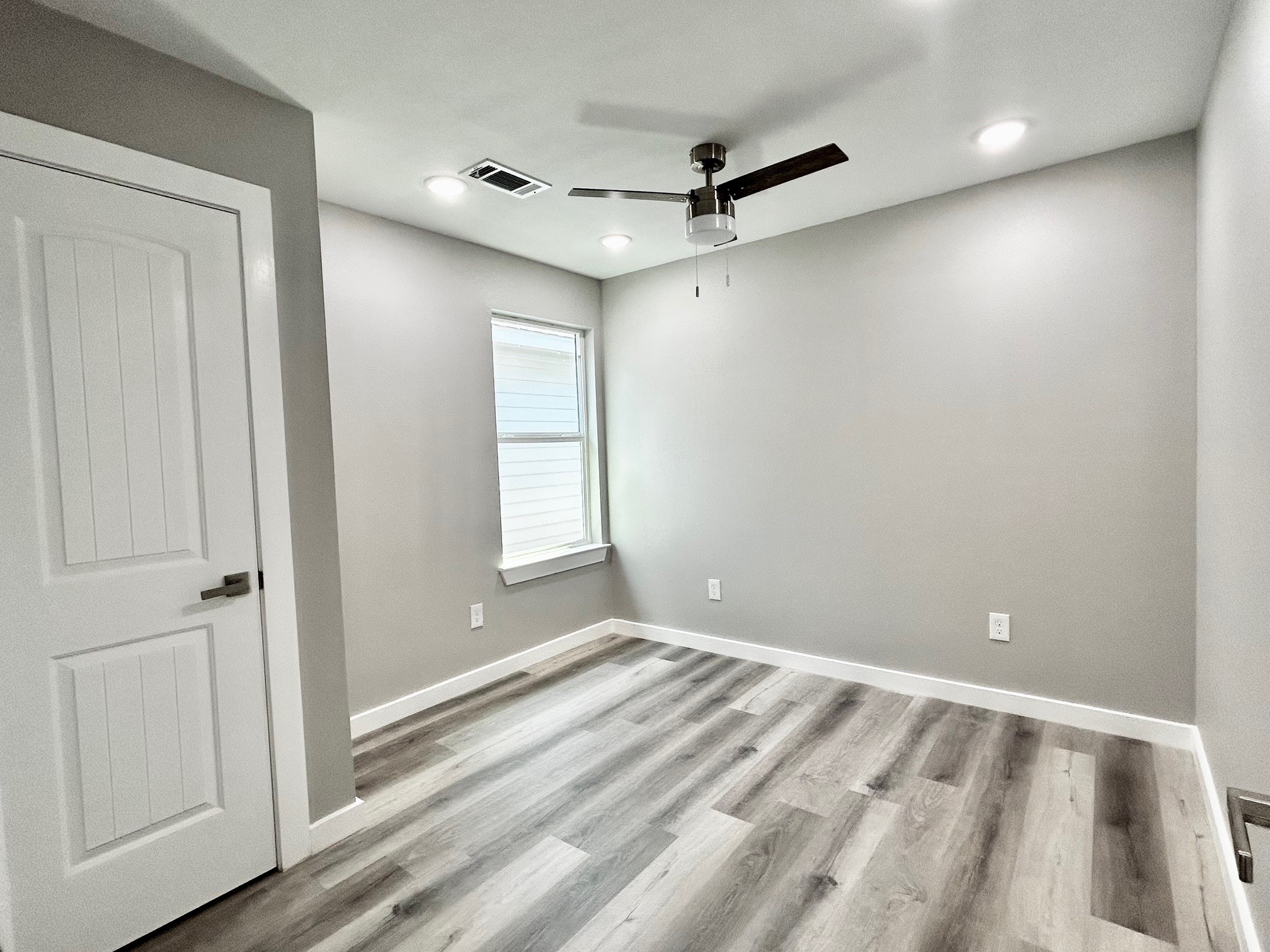 4103 Coon Street Bacliff, TX 77518 - Photo 7 of 14 Bedroom 1