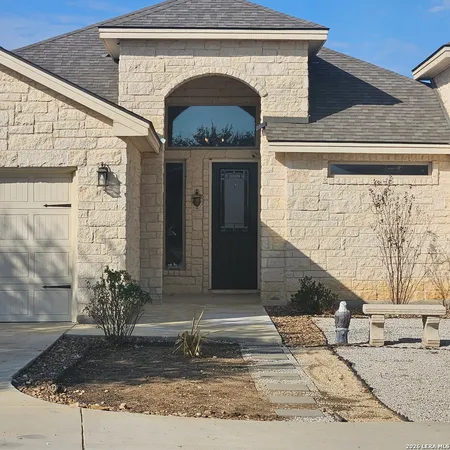 $470,499 | 137 West Medium Meadow Drive, Lytle, TX 78052