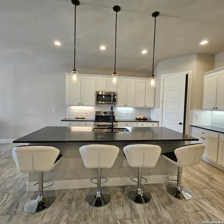 $470,499 | 137 West Medium Meadow Drive, Lytle, TX 78052