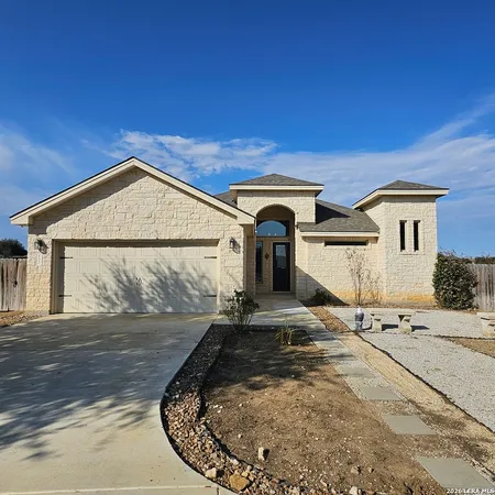 $470,499 | 137 West Medium Meadow Drive, Lytle, TX 78052