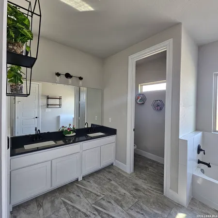 $470,499 | 137 West Medium Meadow Drive, Lytle, TX 78052