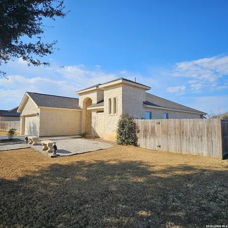 $470,499 | 137 West Medium Meadow Drive, Lytle, TX 78052