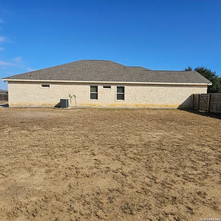 $470,499 | 137 West Medium Meadow Drive, Lytle, TX 78052