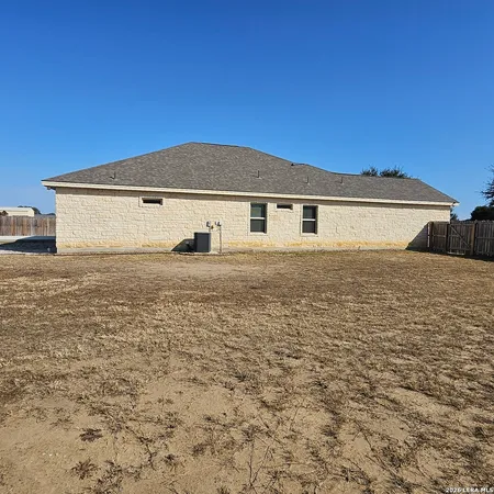 $470,499 | 137 West Medium Meadow Drive, Lytle, TX 78052
