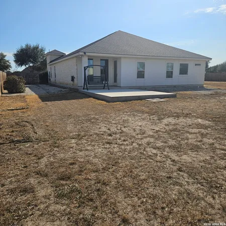$470,499 | 137 West Medium Meadow Drive, Lytle, TX 78052