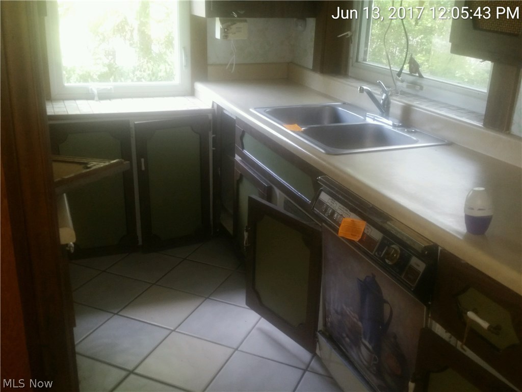 3491 East Waterloo Road Akron, OH 44312 - Photo 2 of 10