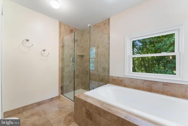 a view of room with a lamp