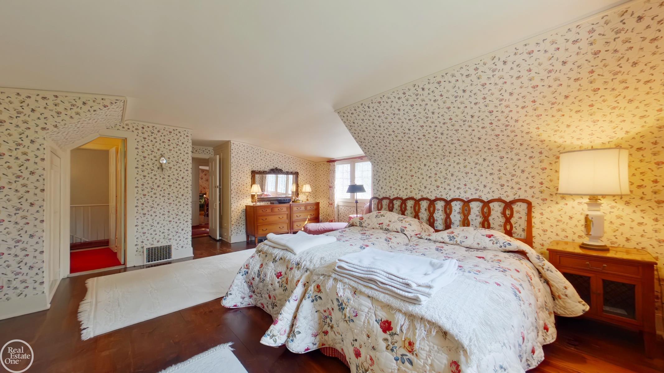 61 Merriweather Road Grosse Pointe, MI 48236 - Photo 27 of 54 50117216-29.JPG
